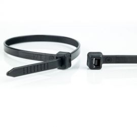 A heat-resistant plastic cable tie in the color natural, next to the enlarged head of another natural colored cable tie.