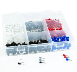 A rectangular assortmentbox containing 900 singular insulated bootlace ferrules in multiple colors.