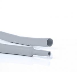 Een lengtestuk grijze dunwandige krimpkous, H-2(Z), van het merk Hongshang, op een witte achtergrond.