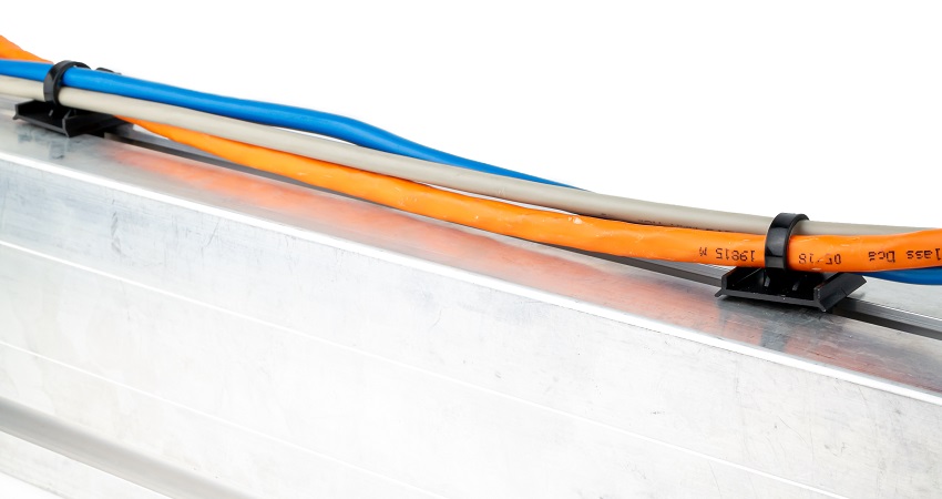 Fixation clips with or without cable ties?